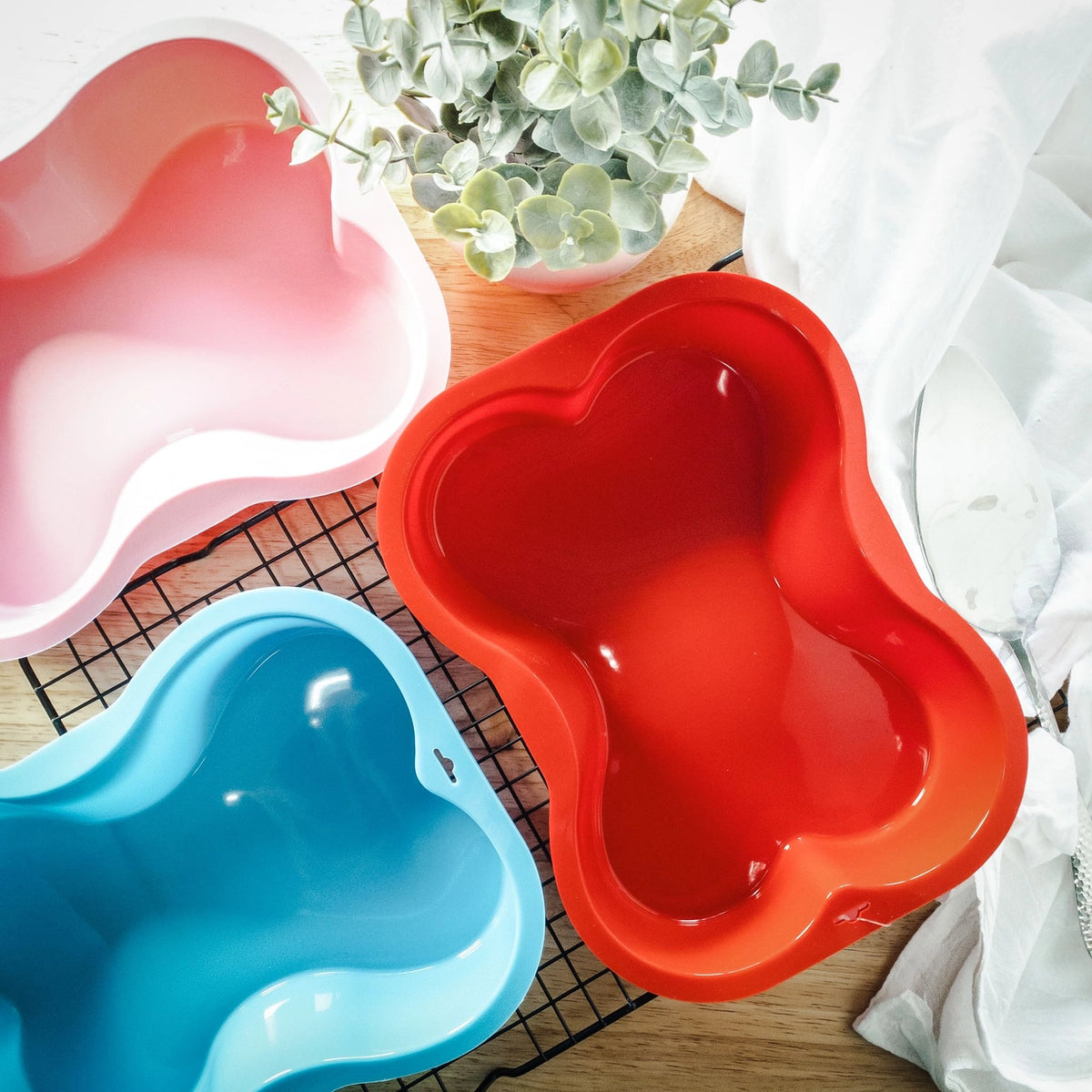Puppy Cake - Bone Shaped Silicone Cake Pan