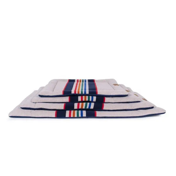 Carolina Pet Company - Pendleton Fleece Comfort Cushion Yellowstone National Park - Southern Agriculture