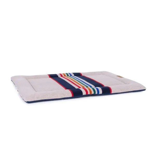 Carolina Pet Company - Pendleton Fleece Comfort Cushion Yellowstone National Park - Southern Agriculture 