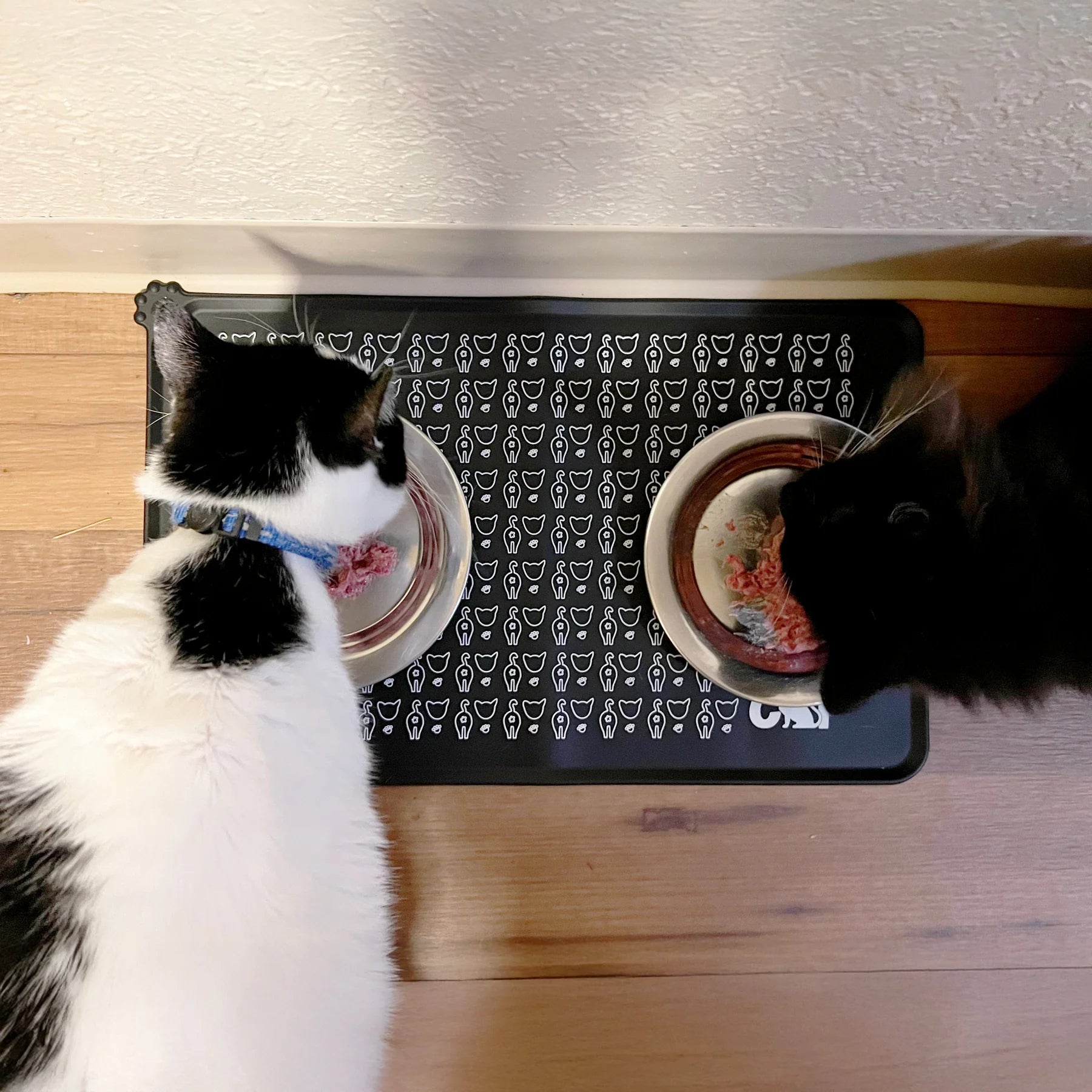 Travel Cat - Feeding Mat For Food & Water "The Nice & Tidy"
