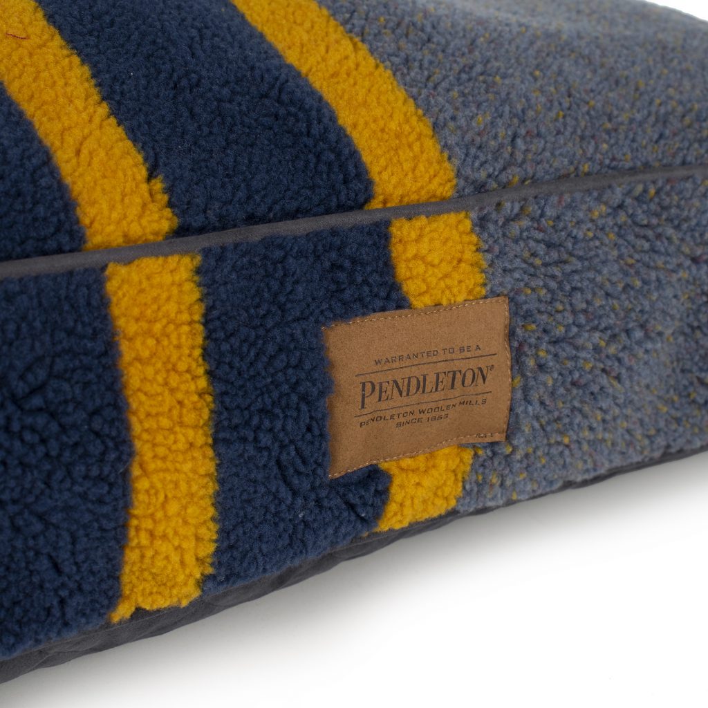Carolina Pet Company - Pendleton Napper Vintage Camp Lake Dog Bed - Southern Agriculture 